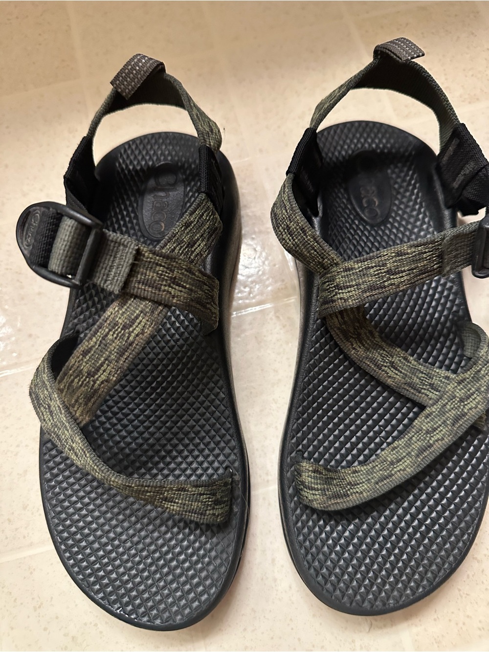 Chaco. Kids size 5. Army green